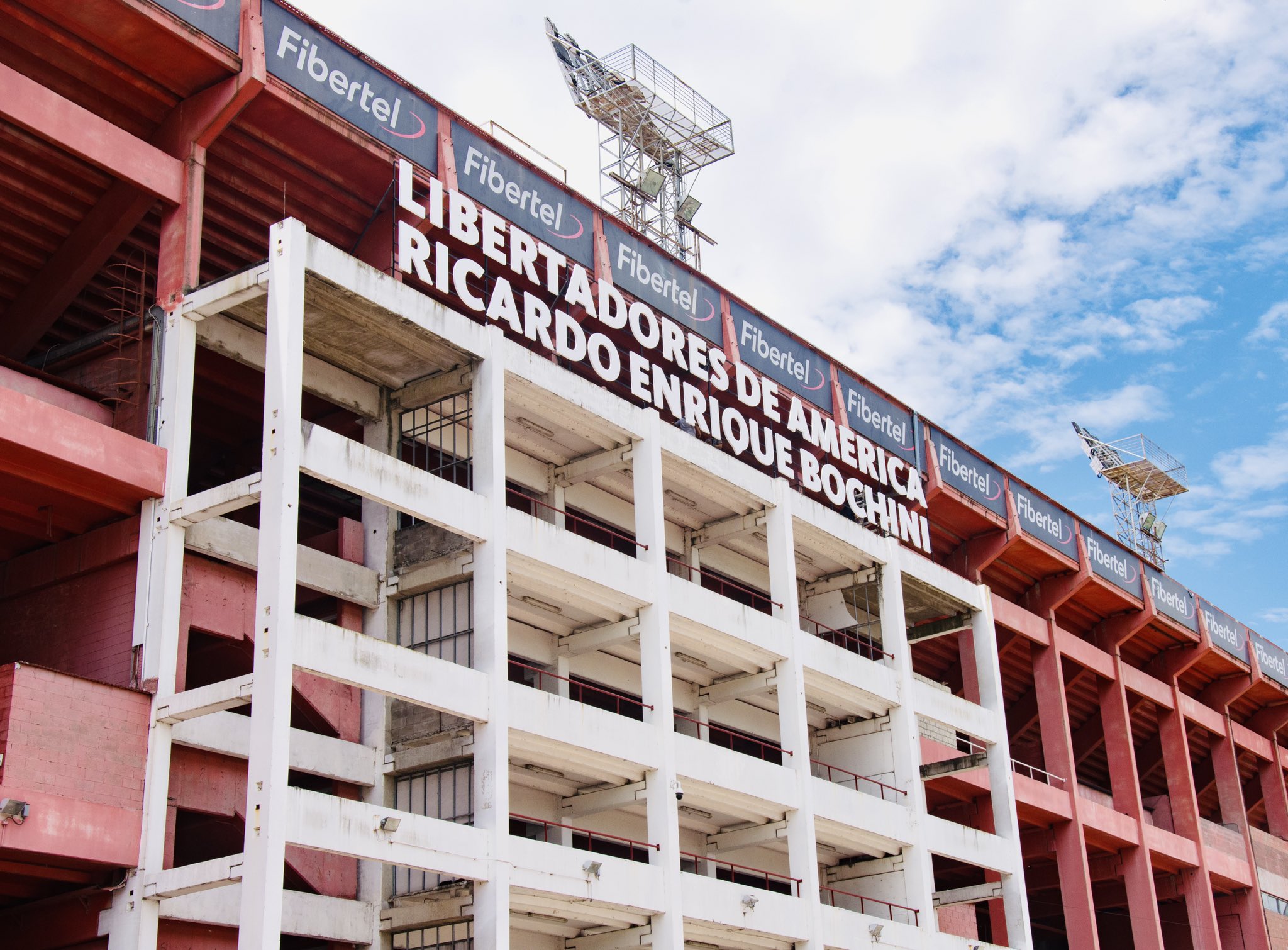 CONMEBOL Libertadores on X: 🏆🔝 Um só homem carrega 4️⃣ taças  #CONMEBOLLibertadores no currículo: é Ricardo Bochini, maior ídolo do @ Independiente 🇦🇷, e que completa 65 anos hoje. Parabéns a um multicampeão