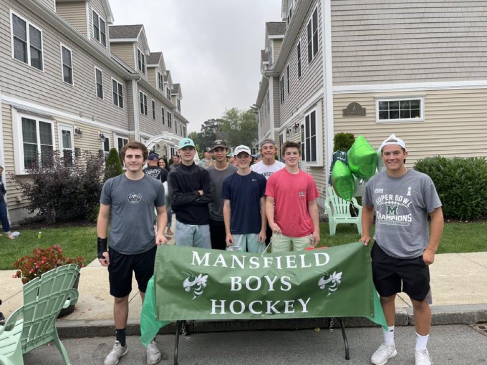 MHSHOCKEY3's tweet photo. 🏒🏒🏒BOYS OF WINTER🏒🏒🏒
Gearing up for tonights scrimmage 
          🐝MHS vs Needham🐝
            6pm - Babson College
#letsgetbuzzing #tisthehockeyseason #hornetnation #letsgoboys @SunChronSports @SCMansfield @MHShornets @MansfieldWL https://t.co/L7Jy9gYOuc