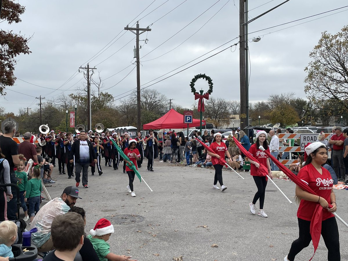 More excellent <a href="/GeorgetownISD/">Georgetown ISD</a> Fine Arts students bringing the holiday cheer to the Christmas Stroll Parade 2021! <a href="/EVPatriotBand/">EVPB</a> &amp; Colorguard <a href="/EVSparklers/">East View High School Sparklers and Starlets</a> <a href="/LaToyaEaster1/">LaToya Easter</a> EVHS Cheer #WeAreGISD