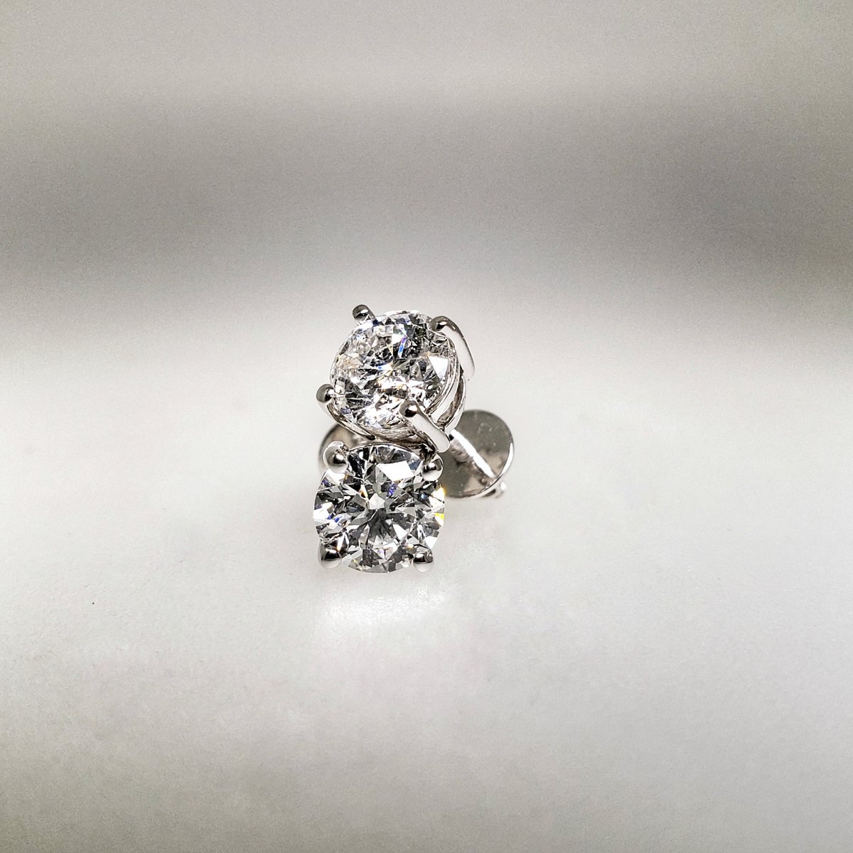 All diamond earrings On Sale Now!!!  25% OFF!
Sizes starting at 0.10ct tw - $295
Up to these monsters shown below which are 2.20ct tw!!
#kwawesome #supportlocal #SupportSmallBusiness #waterloojewellers #endofanera #retirement #retirementsale #gemology #appraisals #diamondearrings