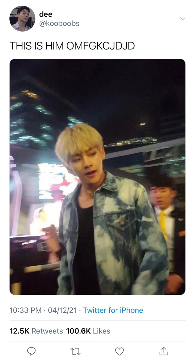 brattykv's tweet photo. taekook au 

it turns out that the fanboy who threw roses at jungkook during his concert wasn't just a fanboy after all https://t.co/ma8fskXsbp