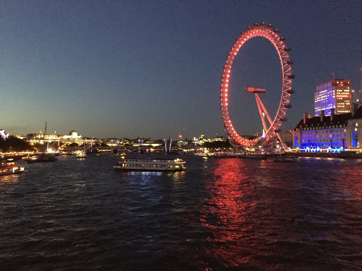 A peaceful night on the Thames 

Click the link below to learn all the secret spots that only Londoners know about💪💪

drive.google.com/drive/folders/…

#london #londontour #tour #tours #walking #walkingtouts #beer #pint #southbank #food #drinks #goldenhour