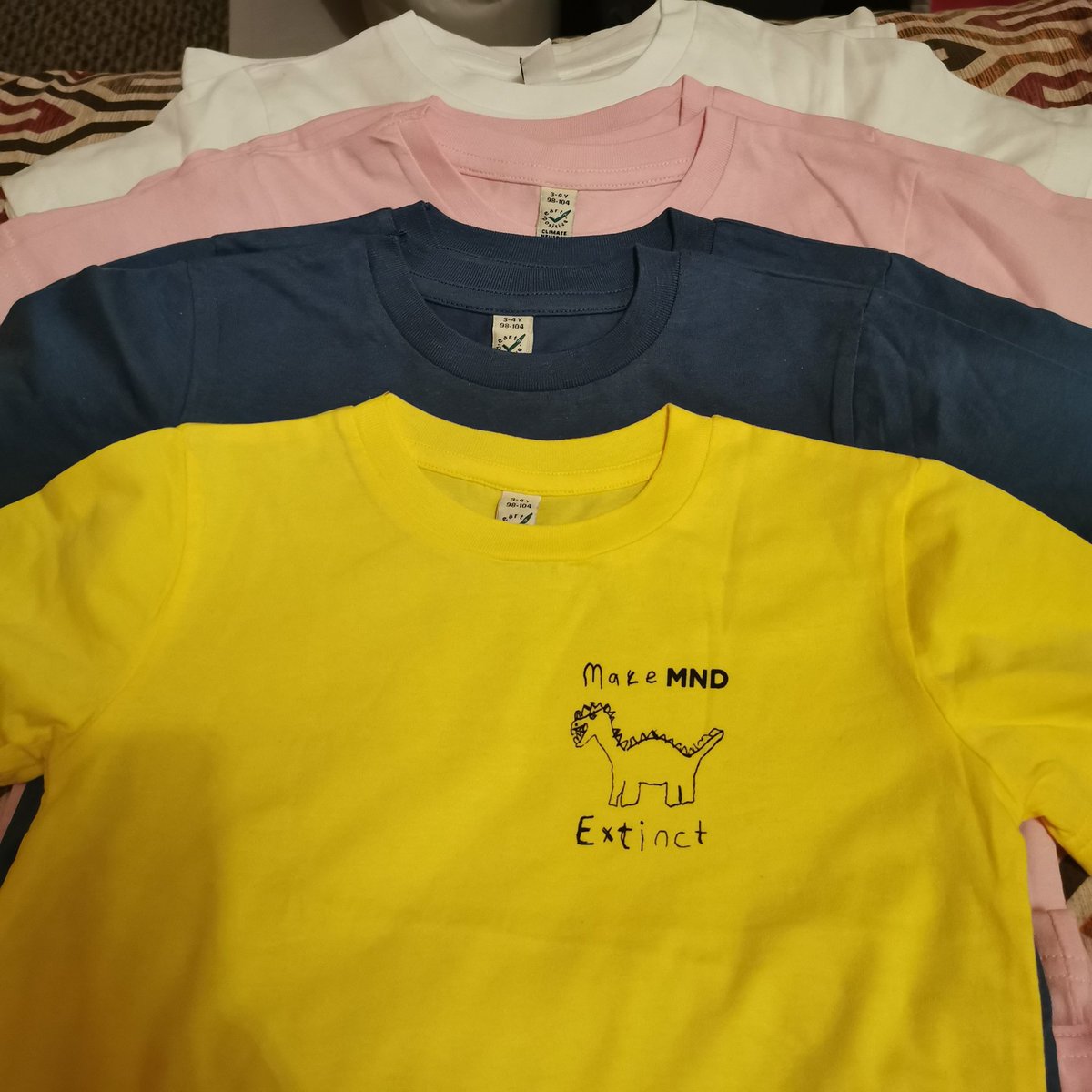 MakeMnd's tweet image. Final order going in on Monday, just in time for Christmas. Hoodies, T Shirts and car stickers available @Rob7Burrow @bradsingo @MNDA_WestYorks