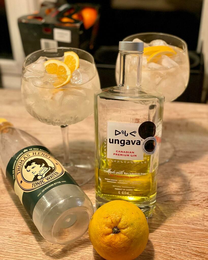 greensworlddk's tweet image. Ungava Canadian premium gin - with rare botanicals from the Canadian north - a brilliant yellow gin, here served with Thomas Henry Indian tonic and slices of orange 👍

#ginlover #gingoals #ginventory #ginandtonic #gt #whynotgin #ginlisius #ginfluence… instagr.am/p/CXEZUiOI9iy/