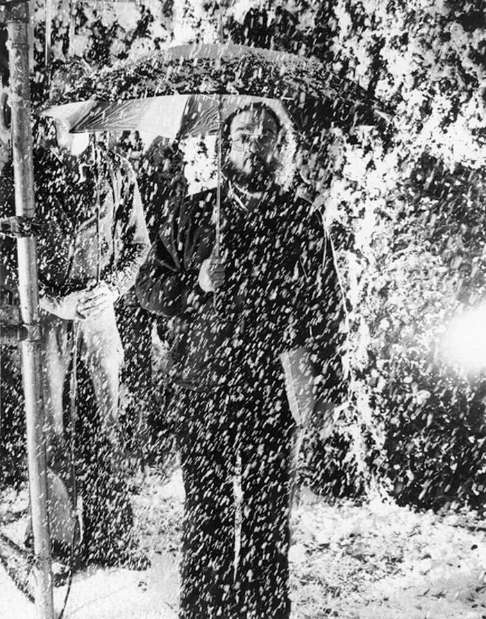 ddoniolvalcroze's tweet photo. Stanley Kubrick On The Set of The Shining https://t.co/PgnQuXOJiA