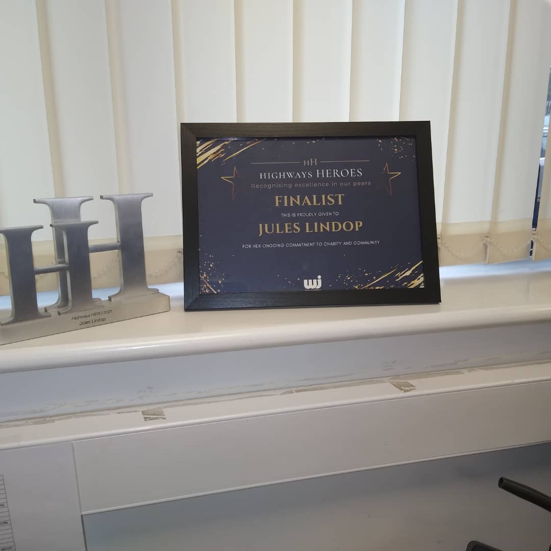 This happened on Thursday at <a href="/SaferHighways18/">Safer Highways</a> Highways Heroes.  Totally overwhelmed to be honoured with an award for working with <a href="/cradle_charity/">CRADLE</a>