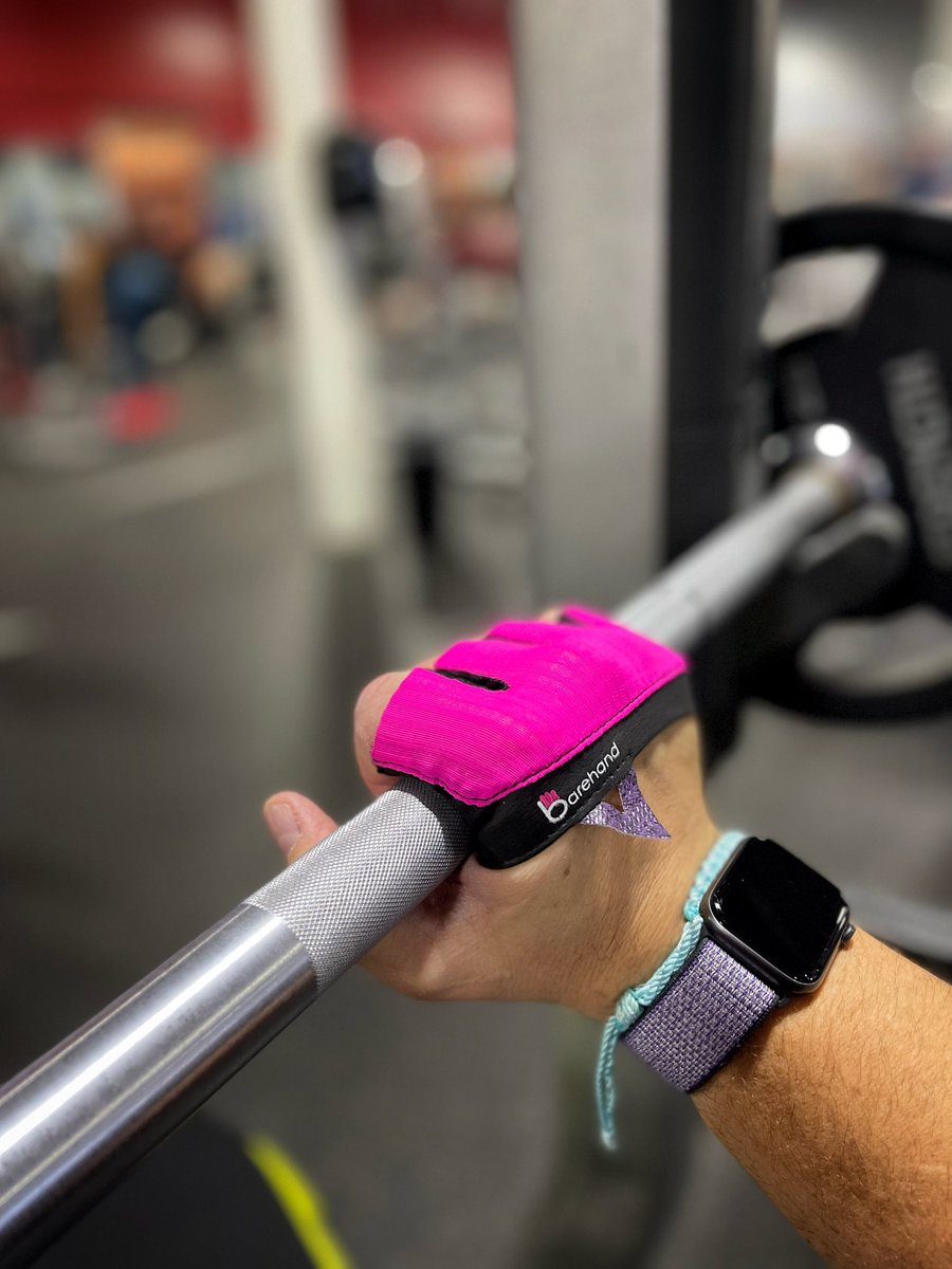 SQLFitness's tweet image. Trying the #Barehand gloves… more info to come. Workout one has been good, lots of grip for the dead’s, and shrugs. @BAREHANDgloves