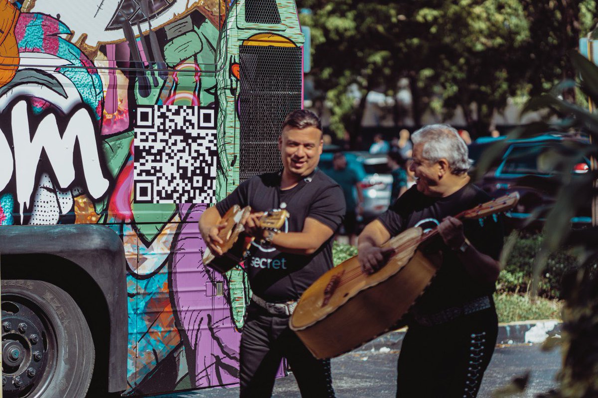 Secret mariachi band @ #DCentralConMiami