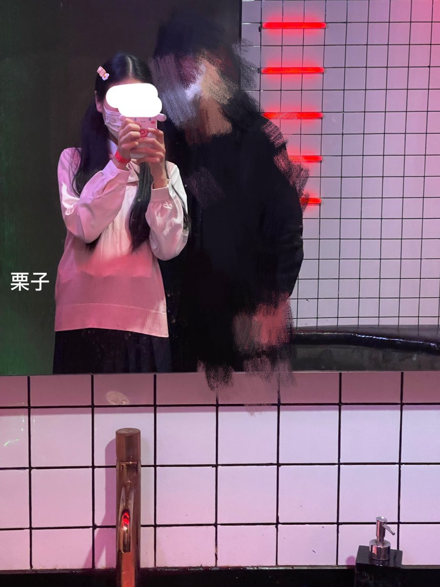 去看杭州绳生的表演啦！！#绳生 
@CK11230970 @Unity_shui @SM_days @junshibari 的表演都太赞啦太厉害啦！！！可以说是看呆了哈哈哈哈哈嗝
还有还有 ck捆的手绳也超好看！🥳人也好奈斯捆完还会拿着你的手手👋看你一眼（可以说是心都化了哇啊啊）
反正第一次看线下绳艺演出超快乐！也追星成功啦哈哈哈 https://t.co/MK4b6r7wKN