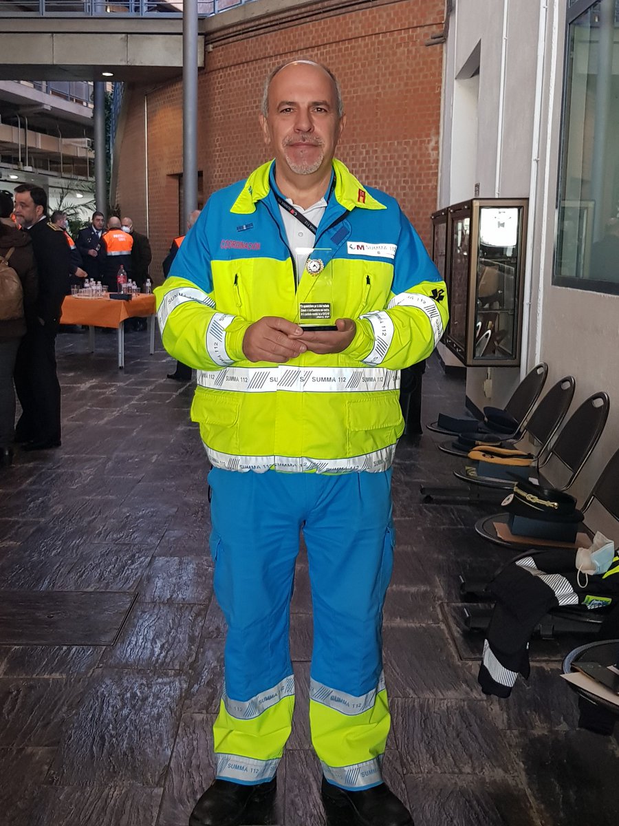 CarlosMndezAlo1's tweet photo. Agradecer a la ASOCIACIÓN NACIONAL DE AGRUPACIONES VOLUNTARIOS DE PROTECCIÓN CIVIL esta placa de honor en reconocimiento a todos los sanitarios de España por la disponibilidad y servicios prestados durante la pandemia. https://t.co/G9zreeZ71j