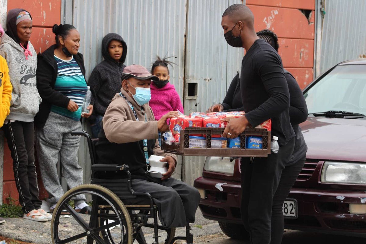 CRCFalseBay's tweet photo. We give God all the glory for another CRC Cares Outreach in Lavender Hill this morning. We were able to distribute cooked meals, loaves of bread, party packs, fresh fruit and clothes to all who attended. We could pray for people, share testimonies and praise Jesus together! https://t.co/1xfdeB3qT9