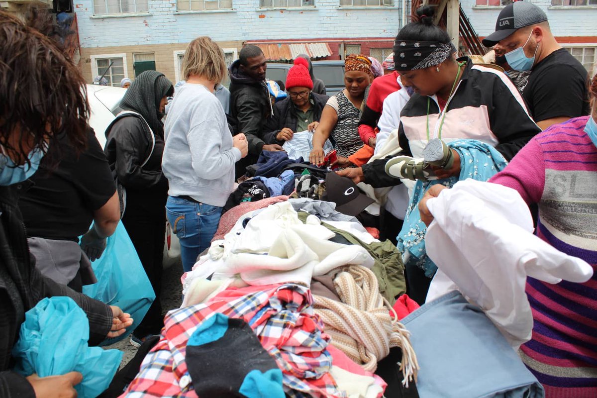 CRCFalseBay's tweet photo. We give God all the glory for another CRC Cares Outreach in Lavender Hill this morning. We were able to distribute cooked meals, loaves of bread, party packs, fresh fruit and clothes to all who attended. We could pray for people, share testimonies and praise Jesus together! https://t.co/1xfdeB3qT9