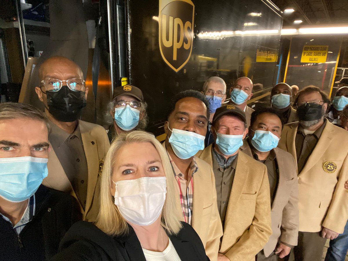 They are the best of the best <a href="/UPS/">UPS</a>. In Toronto, with <a href="/Stephanie_Dex/">Stephanie Dexter</a> we celebrated two new Circle of Honor members. Becoming one means 25 years of accident free driving, keeping our communities safe. What an achievement. <a href="/UPS_Canada/">UPS Canada</a> #DeliveringWhatMatters