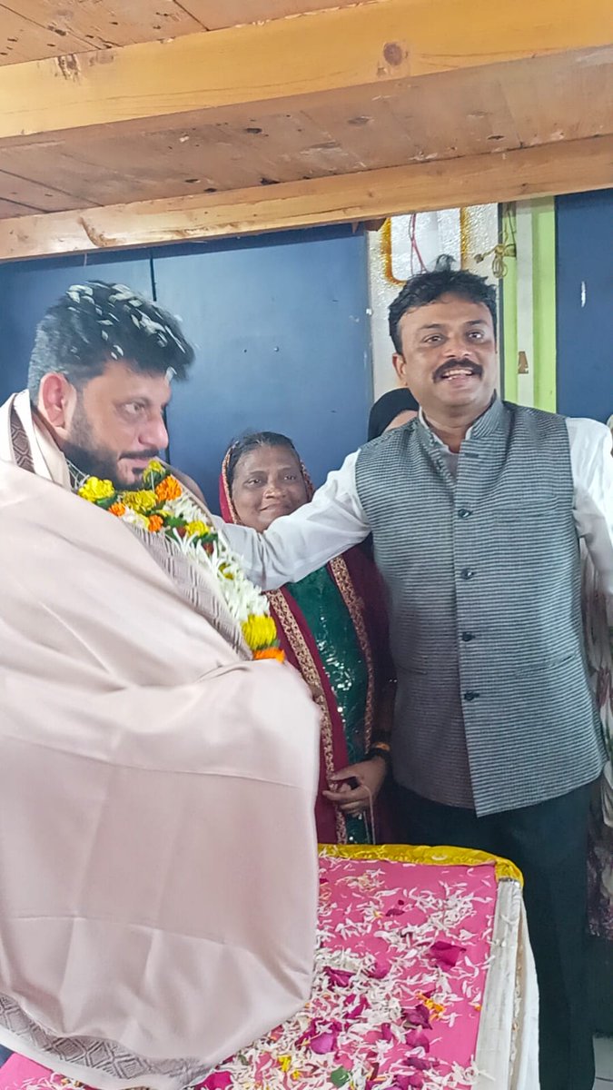 MiRizwanaKhan's tweet photo. ऑल इंडिया मजलिस ए इत्तेहादुल मुस्लिमीन के राष्ट्रीय प्रवक्ता @warispathan सहाब का स्वागत समारोह आयोजित किया गया मुंबई महिला अध्यक्षा रिजवाना ईसा खान की तरफ से मलाड मालवानी आज शाम 04/12/2021को और 11दिसंबर तिरंगा रैली मुस्लिम आरक्षण को लेकर महिलाओ समझाया गया। @aimim_national https://t.co/FEc4Xa3crD