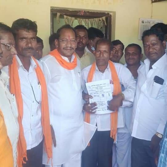 PrabhuChavanBJP's tweet photo. ವಿಧಾನ ಪರಿಷತ್ ಚುನಾವಣೆಯ ನಿಮಿತ್ತ ಇಂದು ಔರಾದ ತಾಲೂಕಿನ 11ಕ್ಕೂ ಹೆಚ್ಚು ಗ್ರಾಮ ಪಂಚಾಯತಿ ವ್ಯಾಪ್ತಿಯಲ್ಲಿ ಸಂಚಾರ ಕೈಗೊಂಡು ಬಿಜೆಪಿ ಅಭ್ಯರ್ಥಿ ಪ್ರಕಾಶ ಖಂಡ್ರೆ ಪರ ಮತಯಾಚನೆ ನಡೆಸಲಾಯಿತು.
#bidar #ourad #MLCElections2021 #bjpkarnataka https://t.co/ICNzc2xypk