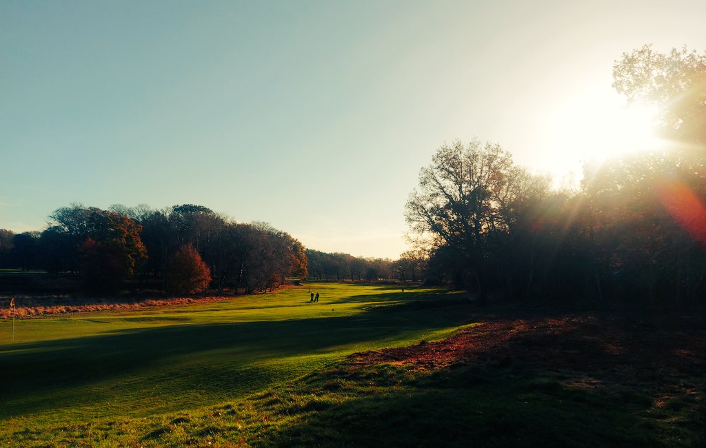 Stunning <a href="/BrokenhurstGC/">Brokenhurst Manor Golf Club</a> today for the men's turkey trott!!! 
<a href="/Brokgem1/">Gemma Light</a> <a href="/klight72/">Kevin Light</a> <a href="/VisitHampshire/">Visit Hampshire</a>
Love this time of year....stunning colours! 
#thisgirlgolfs #golfpractice #weekendfun #graftingontheswing #wintervibes #bobblehats #WeAreBrok 🤗🥰🧡⛳
