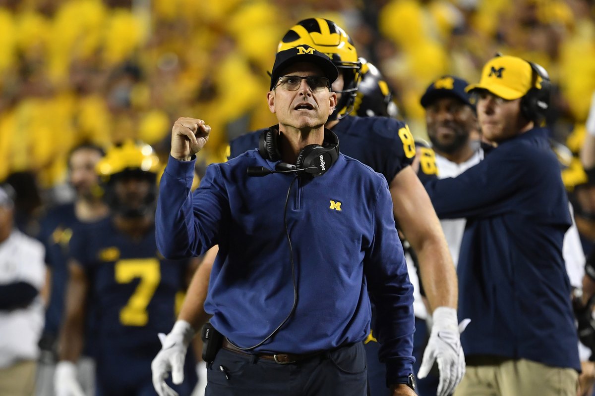UMGoBlog's tweet photo. Good Morning, Go Blue &amp; Beat Iowa! https://t.co/5diEspaBiZ