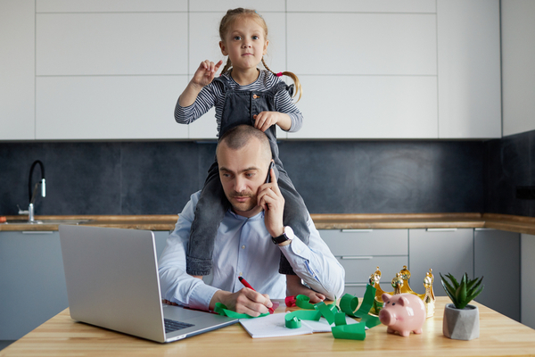 vanetys's tweet photo. Le Ministère du Travail a publié un rapport pour renforcer le modèle français de conciliation entre vie des enfants, vie des parents et vie des entreprises ! ⬇️ https://t.co/YZM03vFsrQ https://t.co/kfIUIO80bR