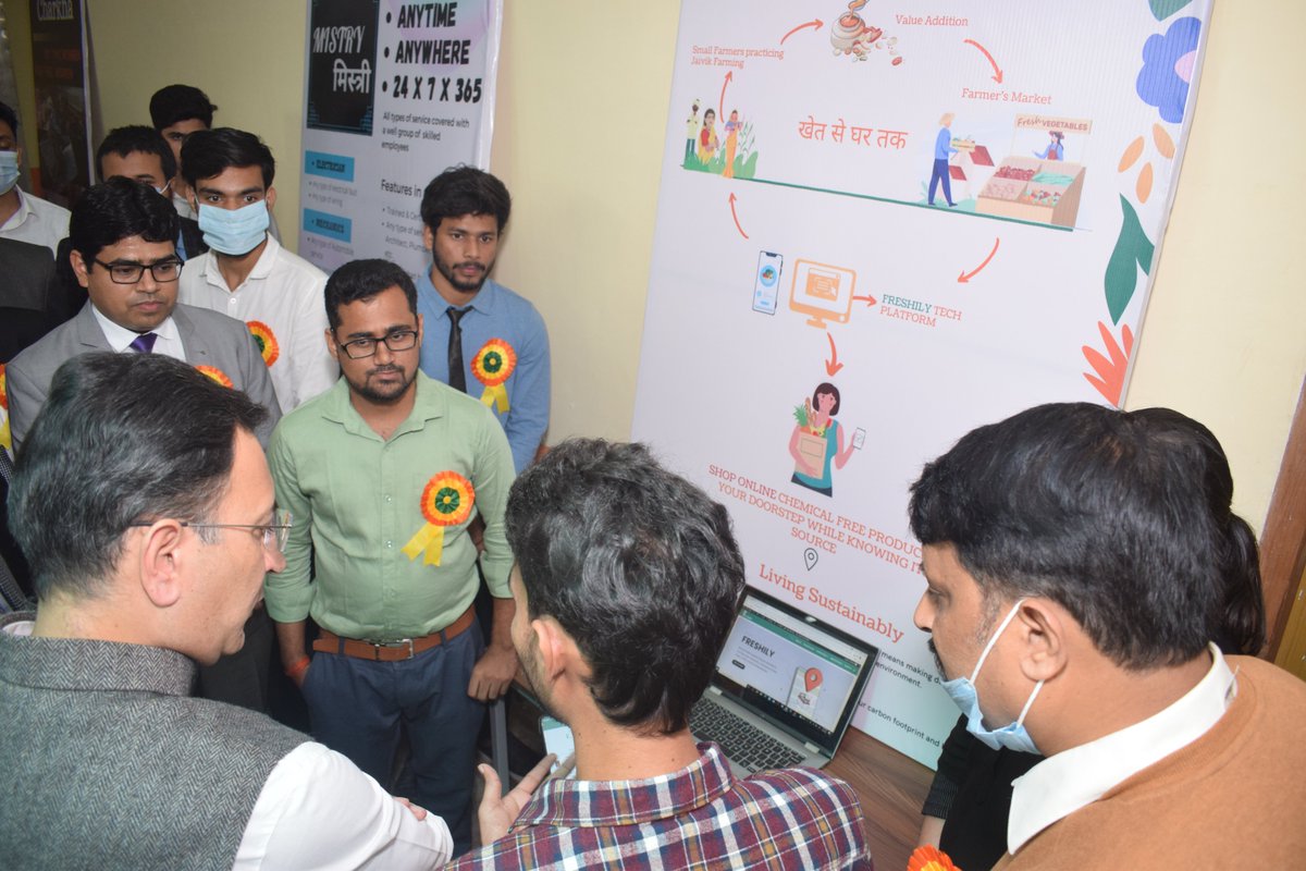NuttyVillage_in's tweet photo. My sincerest congratulations and thanks go out to @74_alok Sir, @JitinPrasada Sir, and @dr_sandeeptiwar It is a great honor to receive the Viswakarma Gaurav Samman. As a mentor and getting incubation for the social venture at @rec_abn, for promoting rural entrepreneurship. https://t.co/iq81oboL1n