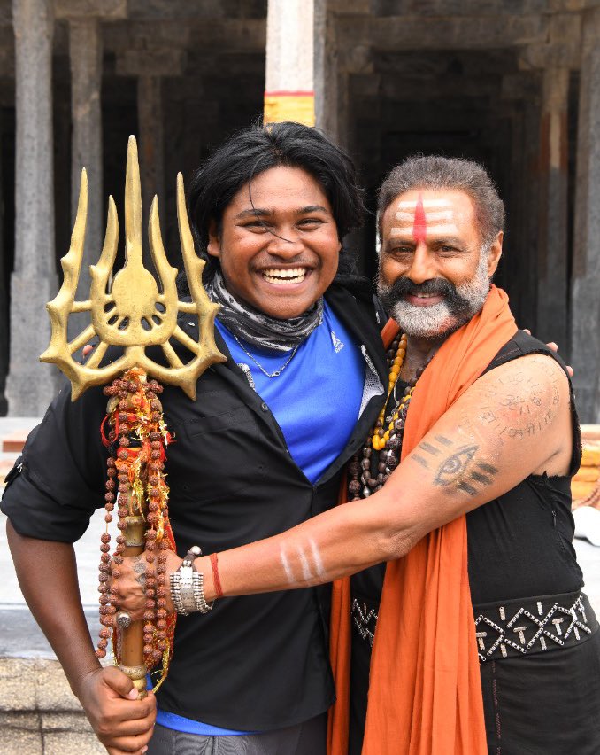 iamkevinkumar's tweet photo. I LOVE YOU SIR…blessing work for you. #BalaKrishna #balaiya #Akhanda #BoyapatiSreenu #AkhandaRoaringFrom2ndDec #tollymasti #TollywoodActor #Telugu https://t.co/r4jD5RTHNC