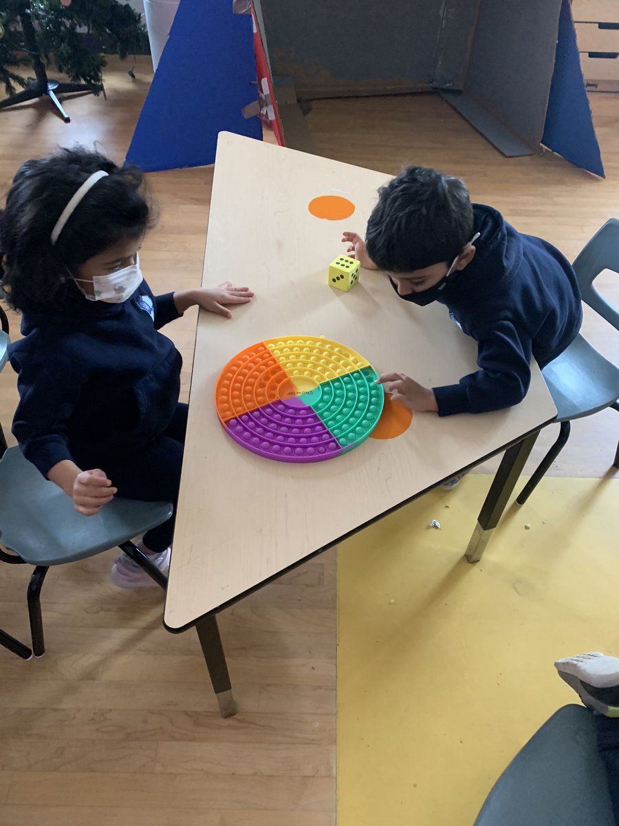 MrsDelleMonache's tweet photo. We LOVE Pop It games! We are practising taking turns, subitizing and one-to-one correspondence! #learningwhileweplay #hcdsbk https://t.co/GyDodZgpva