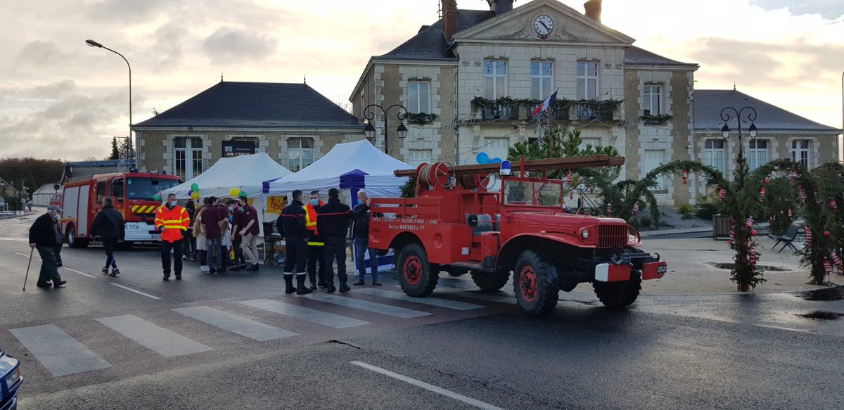 udsp37's tweet photo. Les actions des #pompiers de #Touraine se mutliplient en ce jour de #SainteBarbe 👩‍🚒👨‍🚒❤🙏 au profit du @Telethon_France 
Tournoi de ⚽️ , course à pied,  stands, balade en dodge...
Bravo à tous et🙏 pour votre engagement 
#Téléthon2021 #Téléthon #téléthonpompiers https://t.co/MuPj97Bhj4