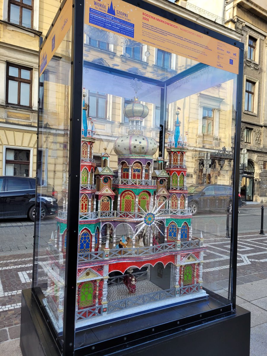 krakow_pl's tweet photo. Spacerkiem po Krakowie? Dlaczego nie? Pogoda nam sprzyja😀
#PalcŚwDucha #TeatrSłowackiego #UnityCentre #RynekGłówny #Szopka https://t.co/fwLOsJaO8u