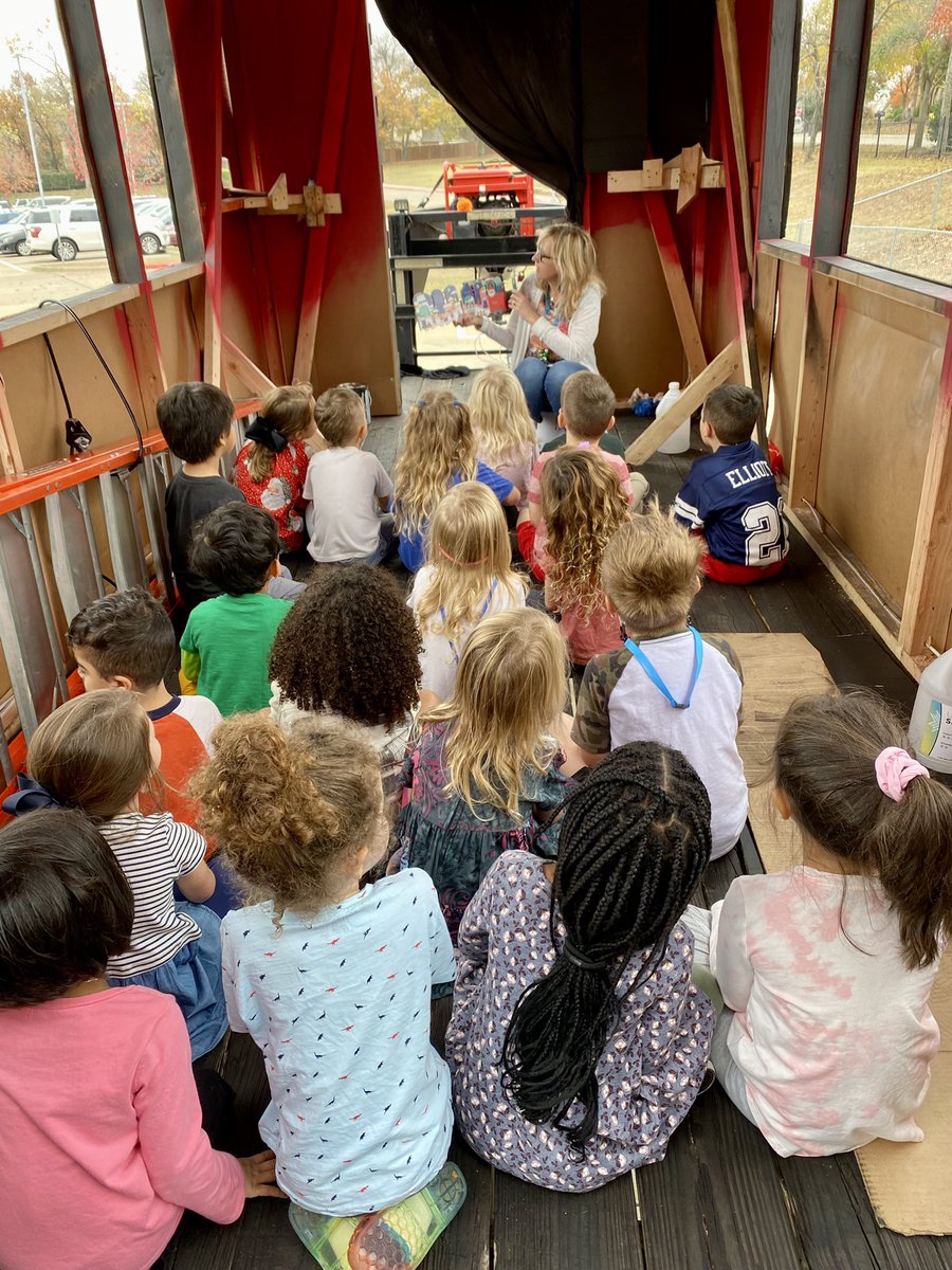 “There’s no greater gift than friendship” - polar express! Thanks so much <a href="/ges_pta/">GES Stars PTA</a> dad’s club for this awesome float! 
These pictures capture friendships that have grown &amp; a community we built in our class!🚂❤️⭐️ #GESshineon <a href="/EarlyGcisd/">GCISD EARLY CHILDHOOD</a>