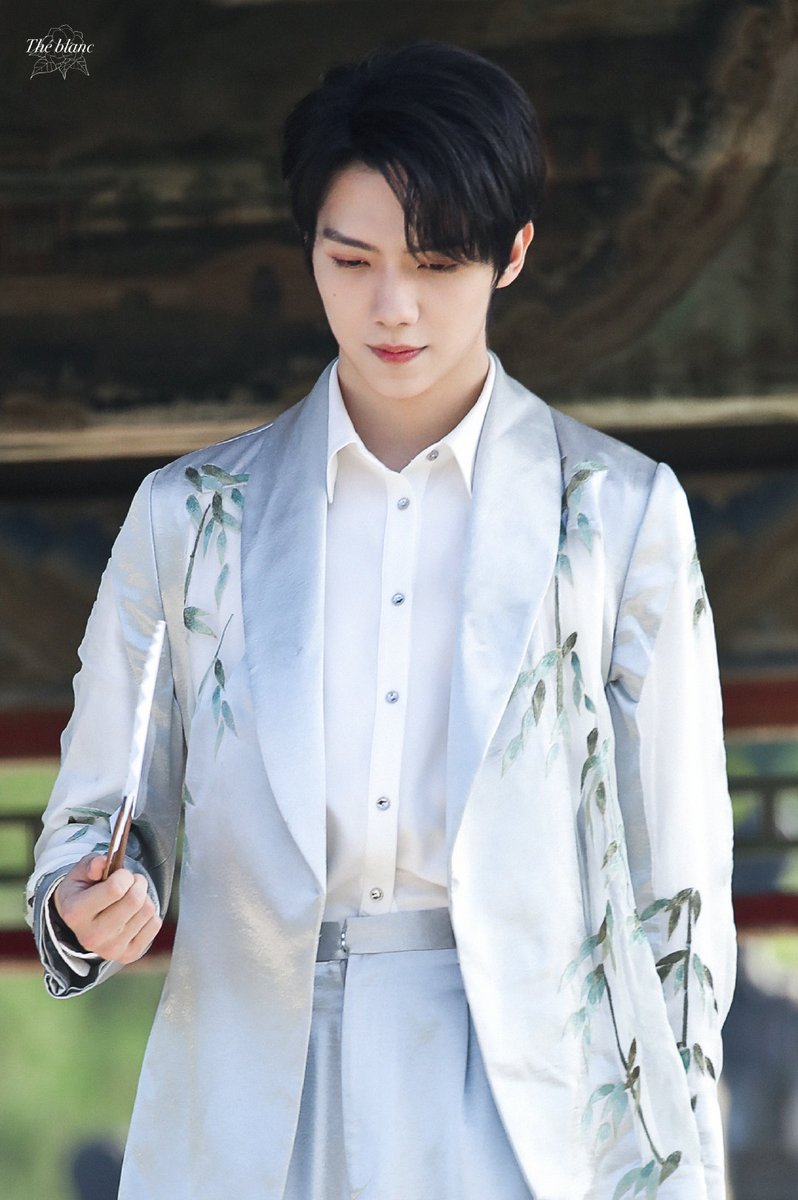 poke 

The Blanc | 罗一舟