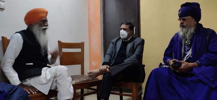 WamanCMeshram's tweet photo. आज किसान नेता @GurnamsinghBku गुरनाम सिंह चढूनी से मुलाकात कर किसान आंदोलन, पंजाब और यूपी चुनाव पर चर्चा की और साथ ही मिलजुलकर यह लड़ाई कैसे लड़ी जाये उस पर भी विस्तार से चर्चा हुई. https://t.co/rA1LCJjhcg