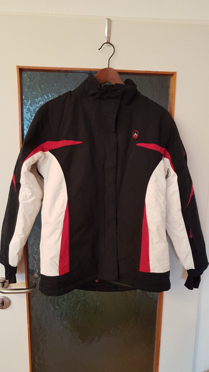 Winterjacke/Skijacke Gr. S gegen Portokosten zu verschenken. Guter Zustand, mit abnehmbarer Kapuze. #wish2hand #sorgeweniger