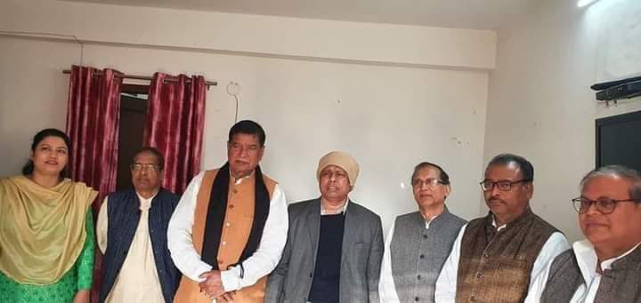 आज सुबह लोकतंत्र सुरक्षा पार्टी(हरियाणा) के नेता मा.राजकुमार सैनी जी से मुलाकात कर आगामी चुनाव की रणनीती पर विशेष चर्चा हुई. उनके साथ जो अलग-अलग 8-10 दल है, वह भी उत्तर प्रदेश में बने गठबंधन राष्ट्रीय परिवर्तन मोर्चा में सहभागी हुए है.