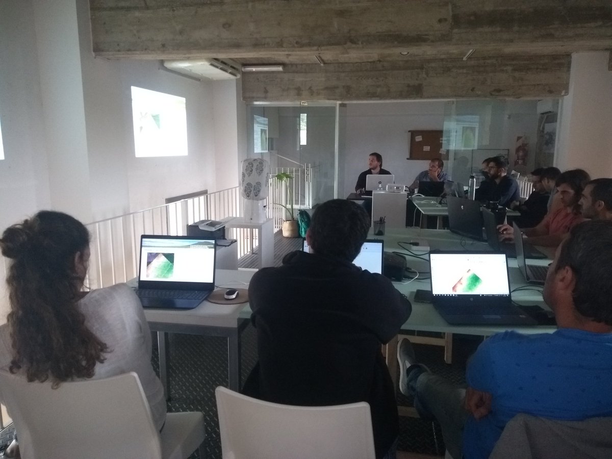 LopezdeSabando's tweet photo. Curso de agricultura de precisión en #tandil. Énfasis en conocer interpretar para luego ayudar a decidir. #YoProduzcoResponsablemente https://t.co/B2rHES2LHU