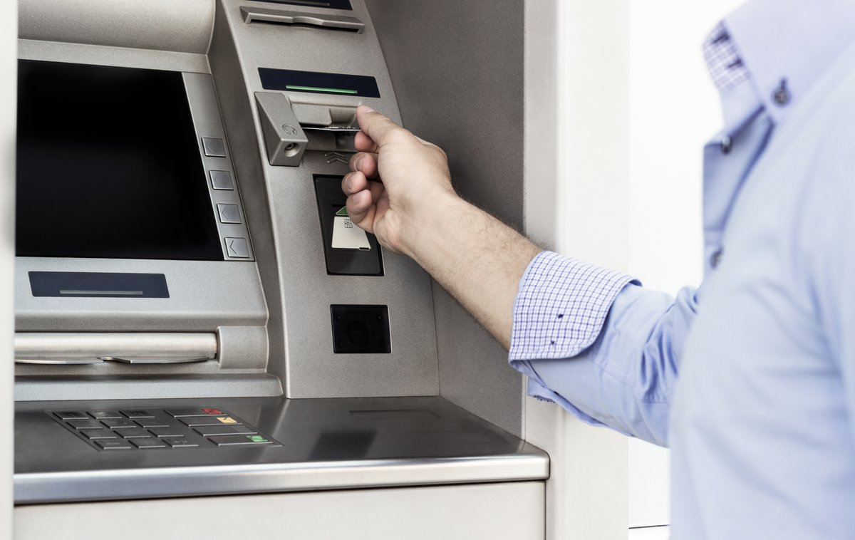 Report consultant tweet media