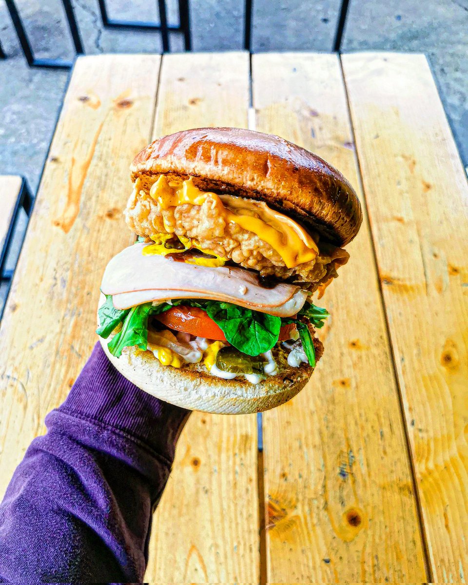 BXLebanon's tweet photo. Ladies and Gentlemen, The Zinger Special ๐๐
#BurgerExperiment https://t.co/JhcwWW4mir