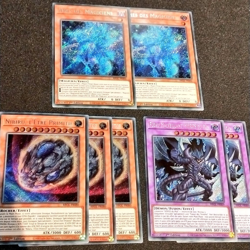 Display "BROL" acheté : 3
Display "BROL" ouverte : 2

C'est cool ... Mais ... Mis à part les Starlights, il me manque juste "Gouttelettes" et "Or Aduste" pour finir le set ... Clairement pas motivé pour les prendre à l'unité, je vais prier pour la 3 ème et dernière display 😅