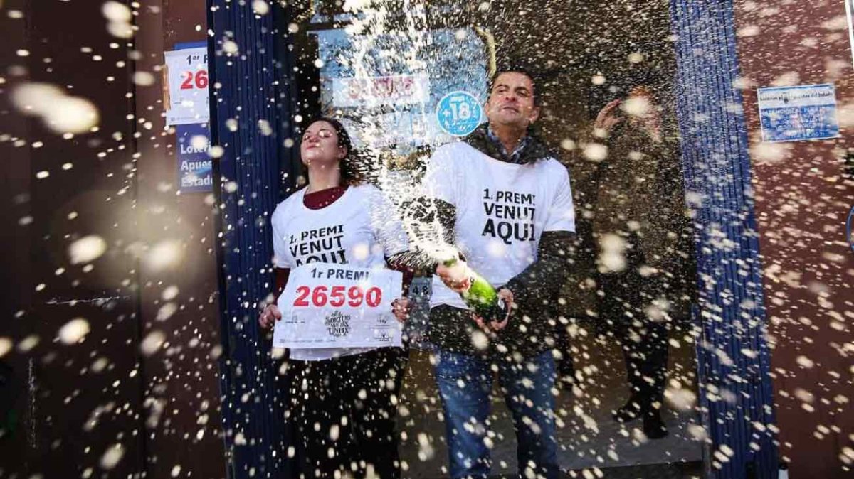 noticiatrabajo's tweet photo. Todos queremos ganar la lotería, es un deseo común pero... ¿qué números debemos coger? ¿Repetimos como todos los años o debemos cambiar? ¿Existe algún método infalible? 

¡Nosotros te damos las claves!

➡️. https://t.co/zJkQfjkhVb ⬅️ https://t.co/usiiZCDrHM
