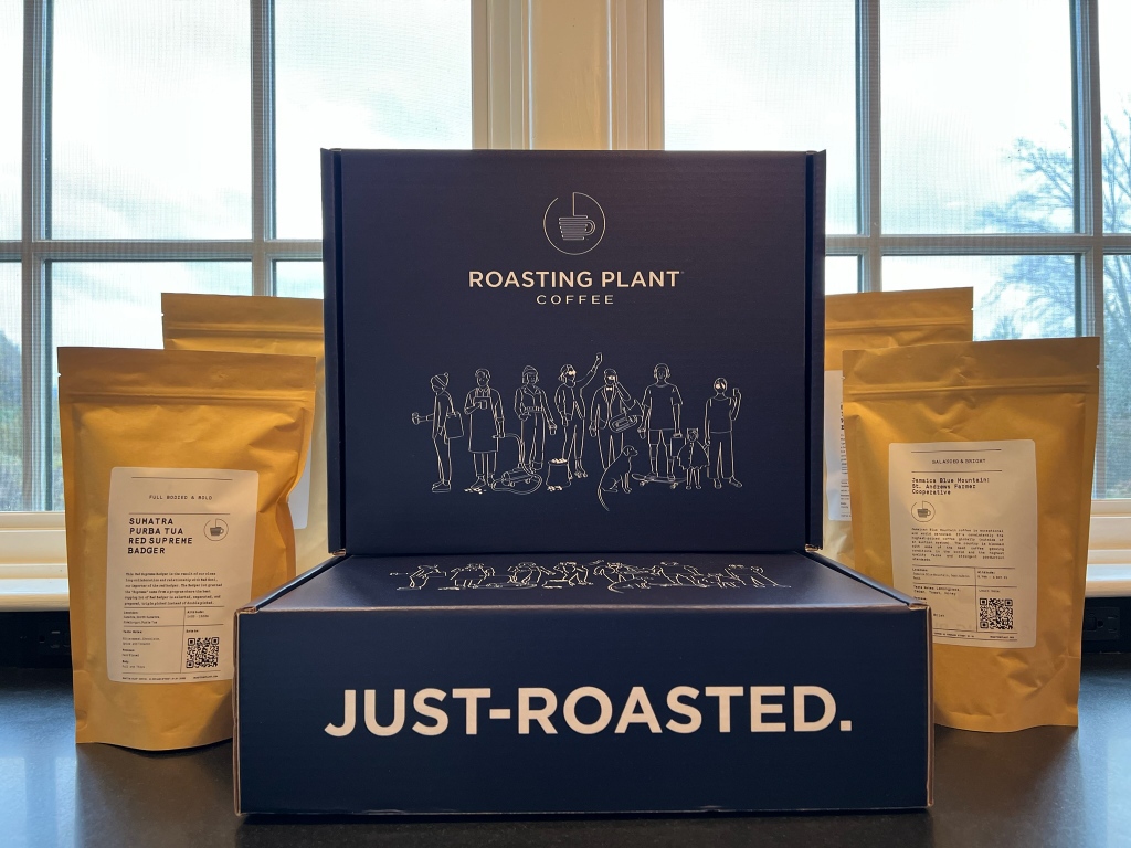 Holidays are here! Give the gift of the freshest coffee with our limited time Just-Roasted Holiday Boxes. Coffee so good, it’ll even put a smile on the Grinch 😬

Get them here 👉 roastingplant.com/collections/ho…
