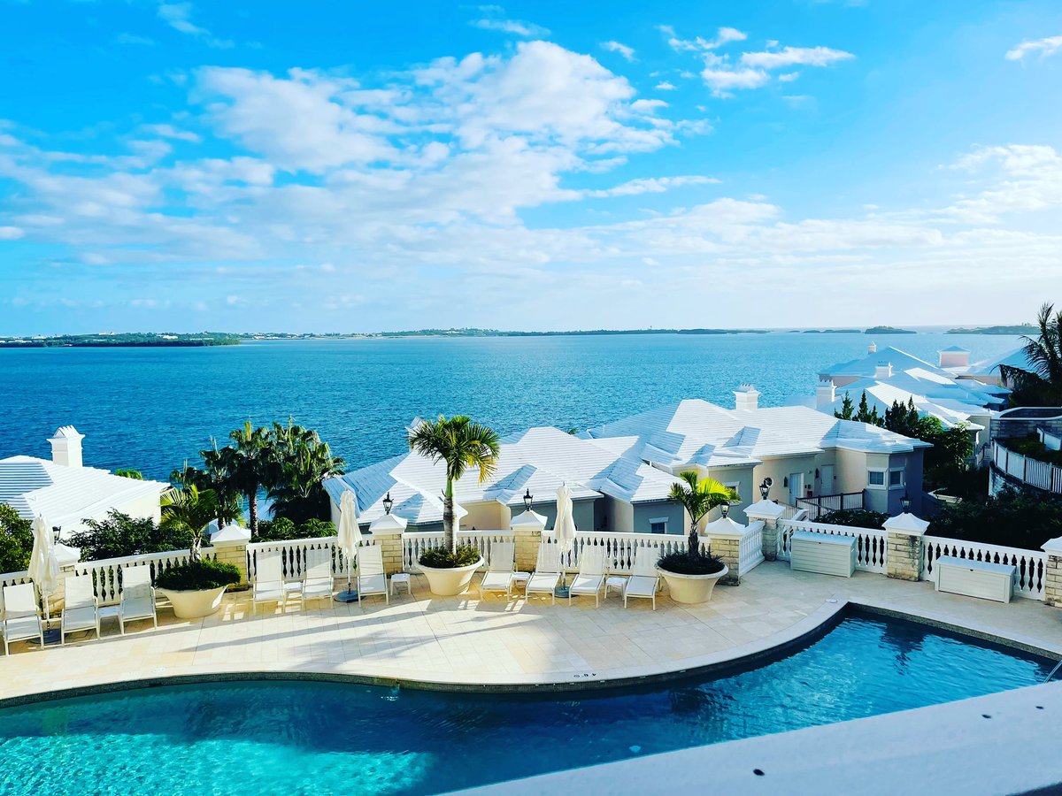 TVTerence's tweet photo. What a lovely way to wake up..@rosewood oodbermuda https://t.co/TBQtWjZkUS