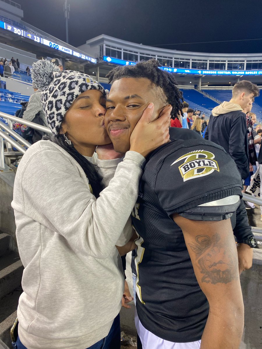 AllAbout_Ann's tweet photo. Itβs not every night a Moma can steal a kiss from a State Champ at Kroger Field!! π₯°ππ€π π @SageDawson
#proudmom
#StateChamps
#OwnOurPath https://t.co/1DCcHyhBDv