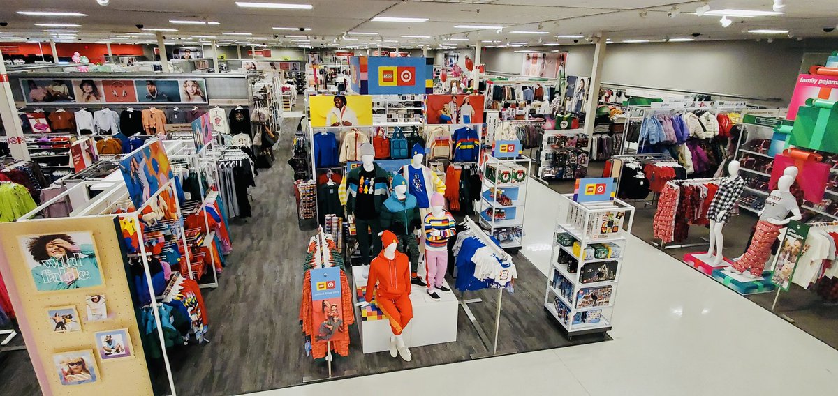 Welcome to lego land at 1466!!! <a href="/Summer_K_W/">Summer Hickok</a> <a href="/JameelTarget1/">Jameel@Target</a> @kelseysoenen <a href="/Rosi10749499/">Rosi@target</a>