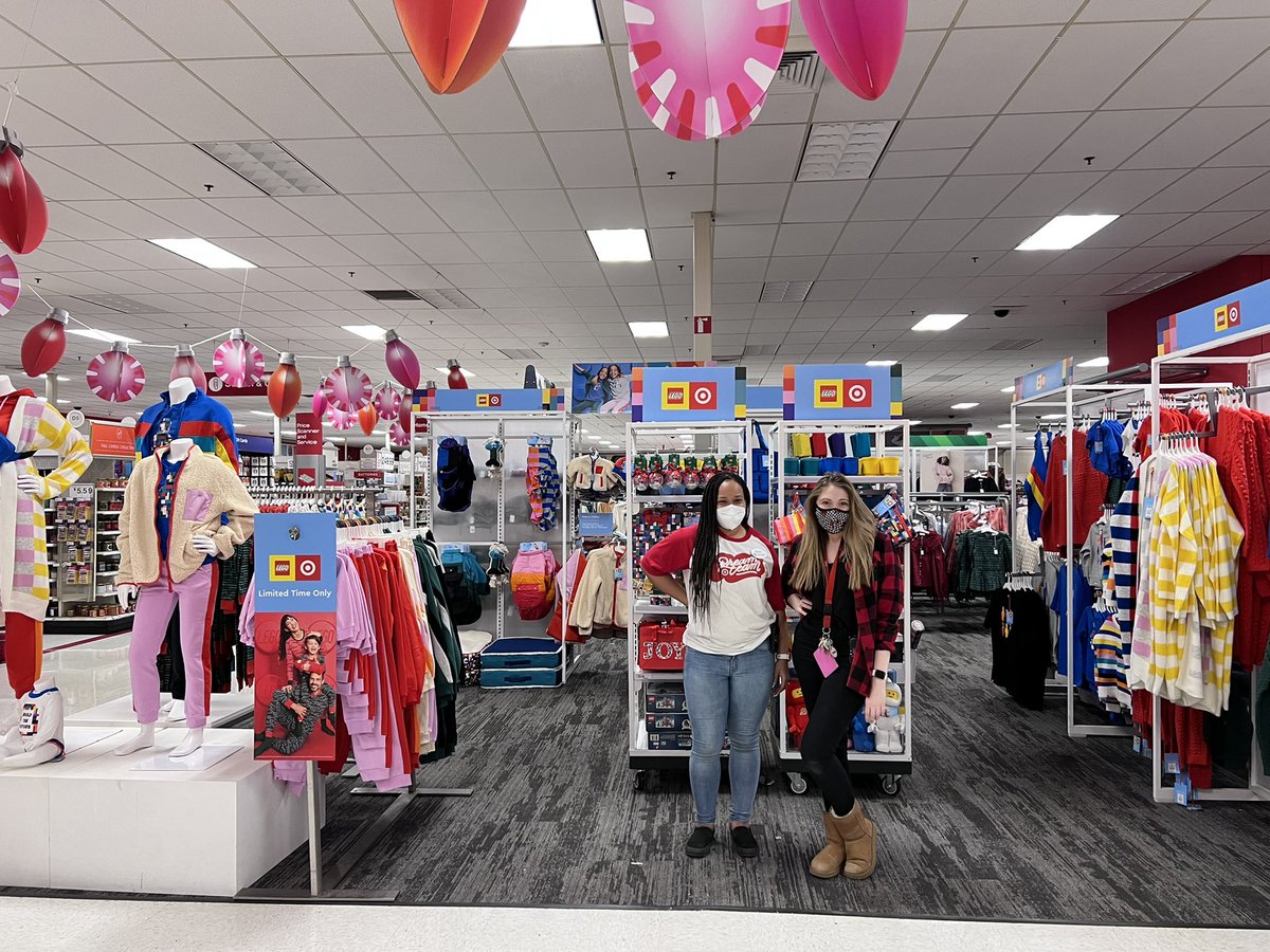 LindsayTarget's tweet image. Let’s Build Together! #TargetXLego is here, for a limited time only of course 😉! So much fun for the the whole family! #readysetlego #T0353