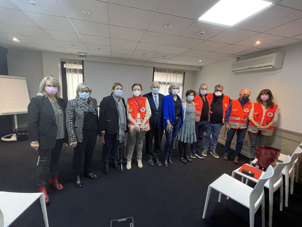 jeanmidelile's tweet photo. Inauguration à Arcachon de l’Unité mobile soins dentaires de la ⁦@CroixRouge⁩ avec la COBAS ⁦@mhdesesgaulx⁩. Une belle initiative pour les exclus, très heureux et fiers d’avoir été associés à ce beau projet. CEID ⁦@FedeAddiction⁩. Merci Hélène et Françoise ! https://t.co/8oCsXQtZrY