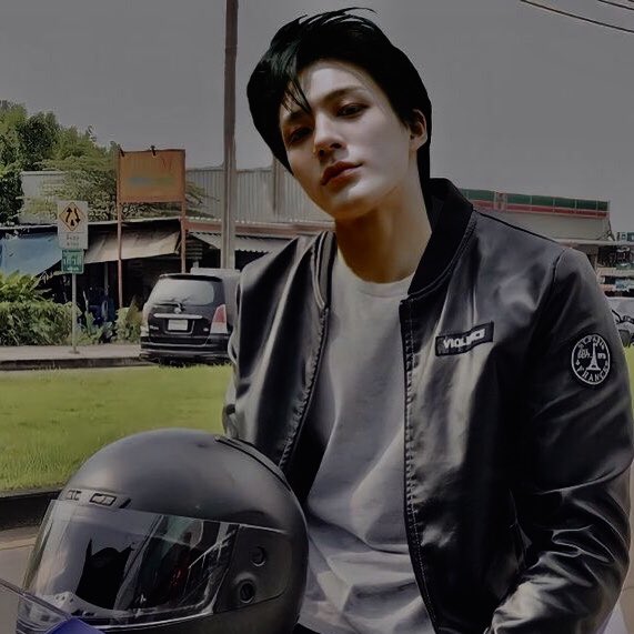 hermanleeee's tweet image. Skater Boi AU

#nomin filo au [What will the star rising figure skater Na Jaemin do if he ever crossed paths with the “mahangin” kuno Lee Jeno who he have met years ago and now a racer and a part time model?]
