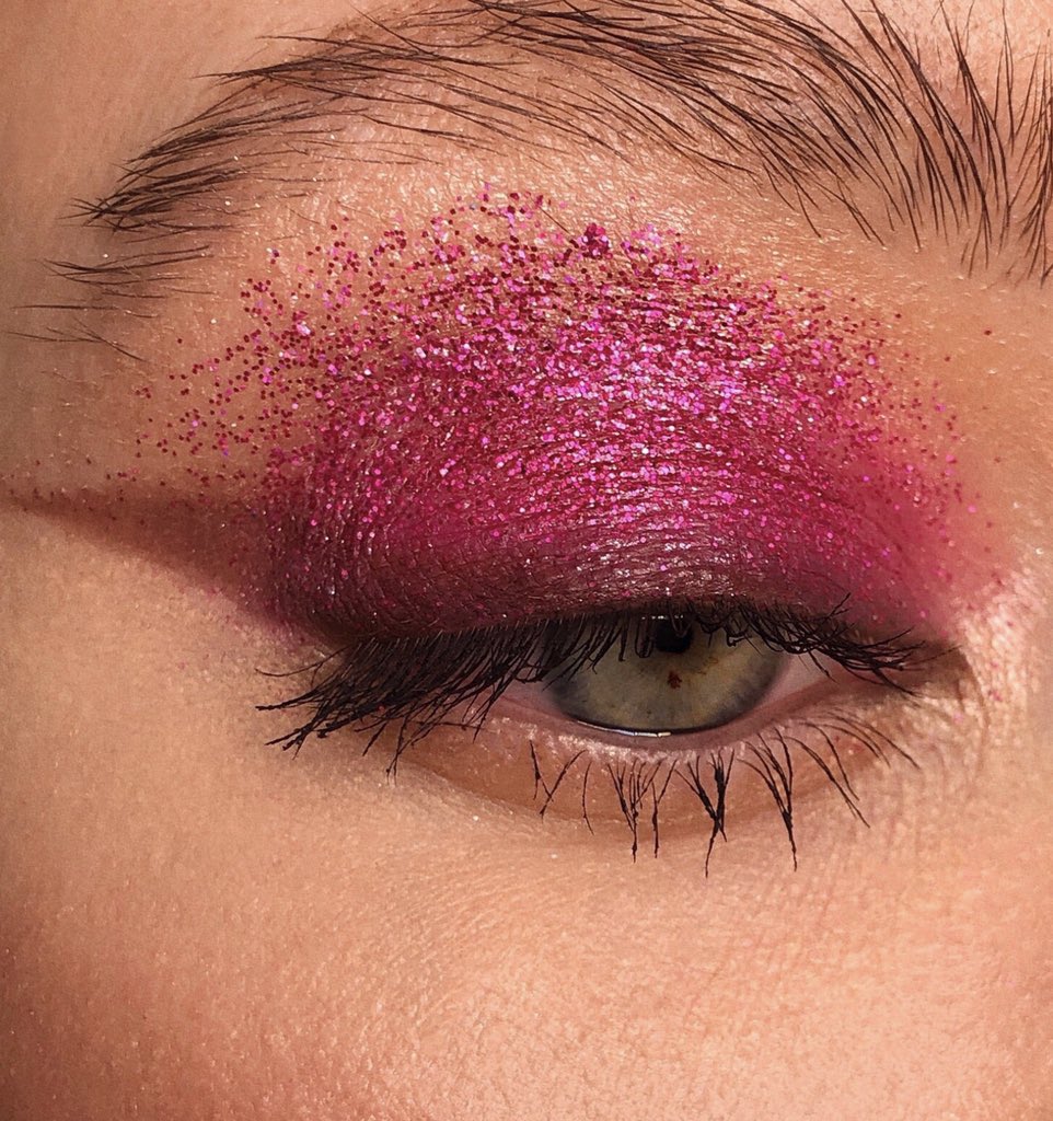 MariaMakeupHair's tweet photo. 🎨😻💖
#makeupideas #pinkmakeup #eyemakeup #стрелкинаглазах #идеимакияжа #макияжчелябинск #colormakeup #яркиймакияж #визажистчелябинск #цветноймакияж #wakeupandmakeup #makeuplooks #makeupeurope https://t.co/IOlY0wQVOi