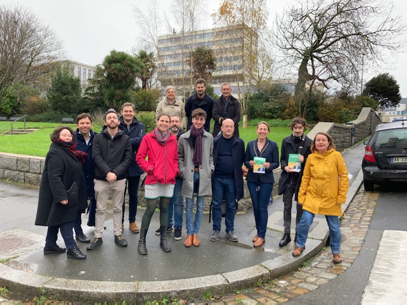 EELVBrest's tweet image. Lancement du comité de campagne #Jadot2022 Pays de Brest
🌻Rassemblement du Pôle écolo
📆Réunion publique le 15/12 à 20h30 au FL St-Marc
💪On continue le collage et le tractage
Rejoignez-nous : jadot2022-brest@ecologistes.bzh
Article du @TLGBrest : tinyurl.com/3cwr3y6z