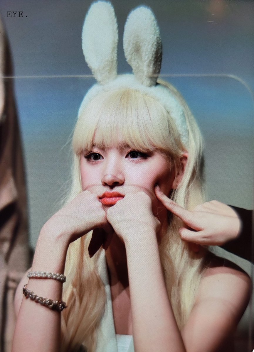 IVEFILS's tweet photo. #LIZ today at the soundwave offline fansign event !

©️ EYE_IveLIZ https://t.co/M7tBvipbic
