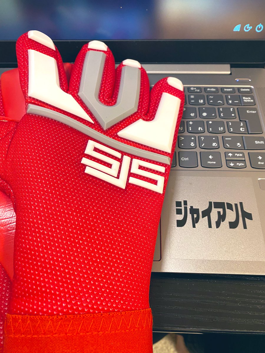 yaaaaasu0408's tweet photo. 念願だった、希望カラーのSJS。明日の府県リーグもモチベ爆上げで向かっていくぅ。
#2つ目のsjs
#圧倒的粘着力
#ジャイアント
#社会人サッカー
#gk21
@KazukiWakata @mpb110 https://t.co/zYAI36E6oc