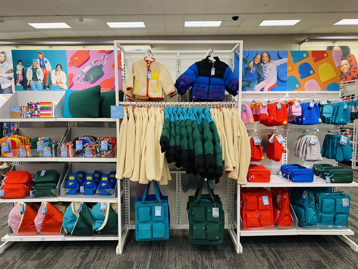 Carrie_Kay31's tweet photo. How fun and exciting is this new Lego LTO collection??? LOVE it all😍
#Q4InG194
@JPDixon77 @AshMo2357 @BenHushbeck @KevinKaminski10 https://t.co/wBI8naHC6I