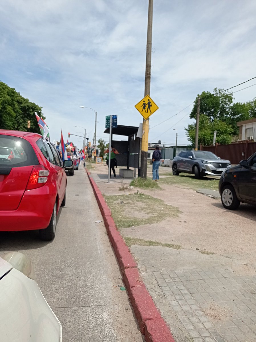 amaliamontanez's tweet photo. Arrancó la caravana 🔴🔵⚪ 🚙
#YoMeAnimo
#GonzaloPresidenteFA https://t.co/cjtY3tLzv2
